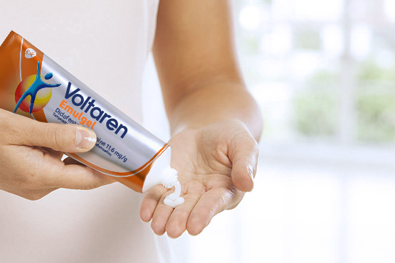 Voltaren Emulgel being applied to hand 