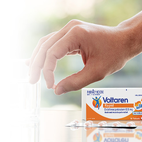 Voltaren Rapid 12.5 packshot with hand holding tablet